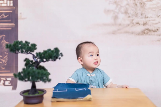 乌兰察布怀孕肚子中间凹两边凸