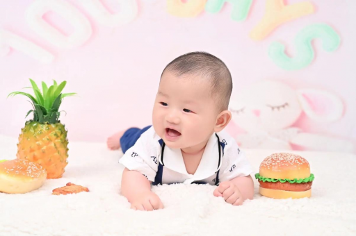 乌兰察布宝宝在妈妈肚子里